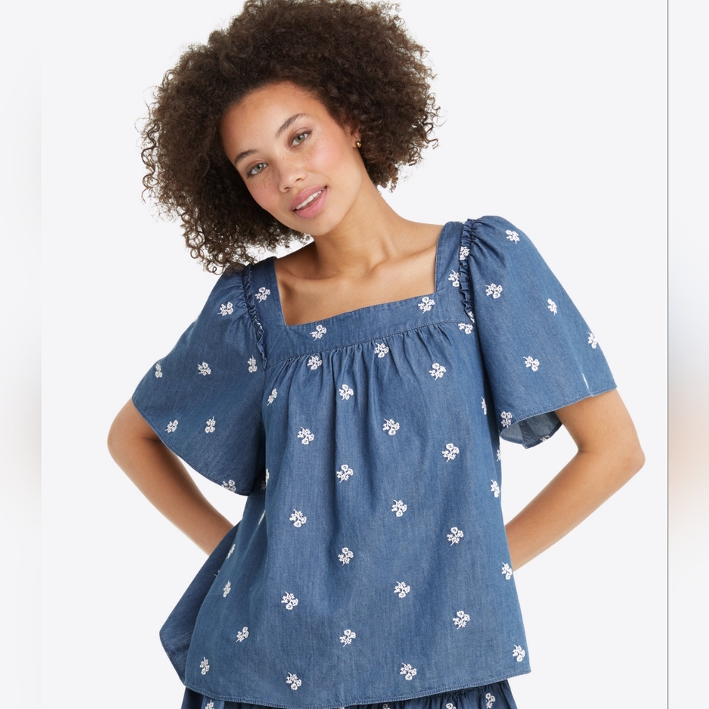 🌸✨Draper James Maren Top in Embroidered Chambray, XSmall